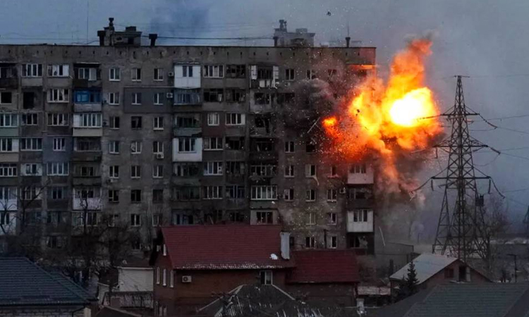 Nine killed in Ukraine as it trades fire with Russia overnight