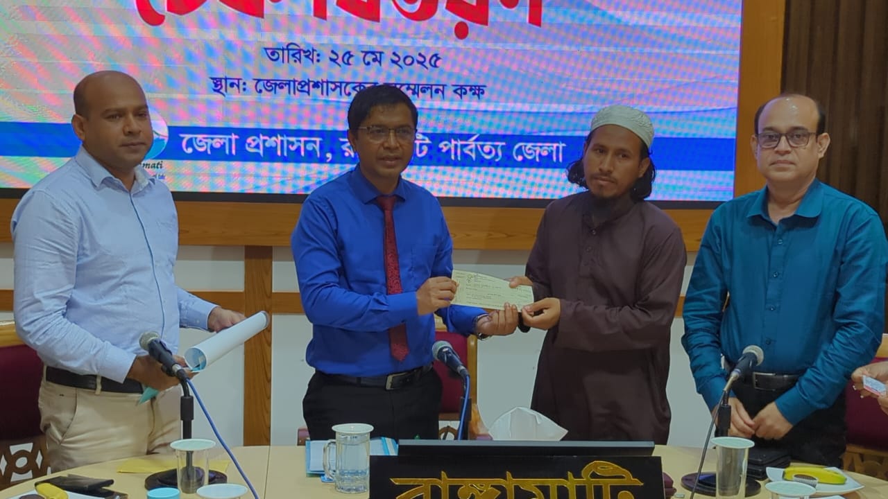Injured July warriors receive financial assistance in Rangamati