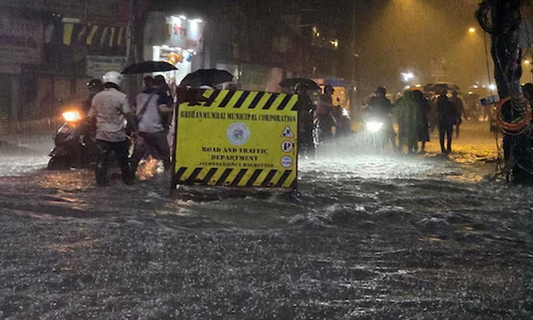 India's monsoon lashes Mumbai as rains arrive early