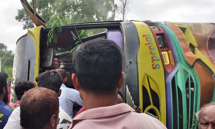 33 injured in Dinajpur road crash