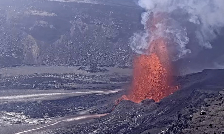 Massive lava columns in Kilauea volcano's latest display in Hawaii