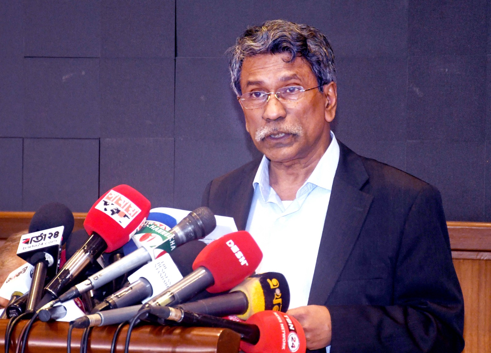 No disagreement on re-establishing caretaker government: Ali Riaz
