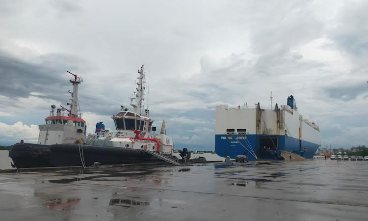 Foreign ship docked with 470 reconditioned cars at Mongla Port