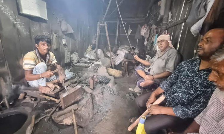 Blacksmiths busy as Eid-ul-Azha nears in Khulna