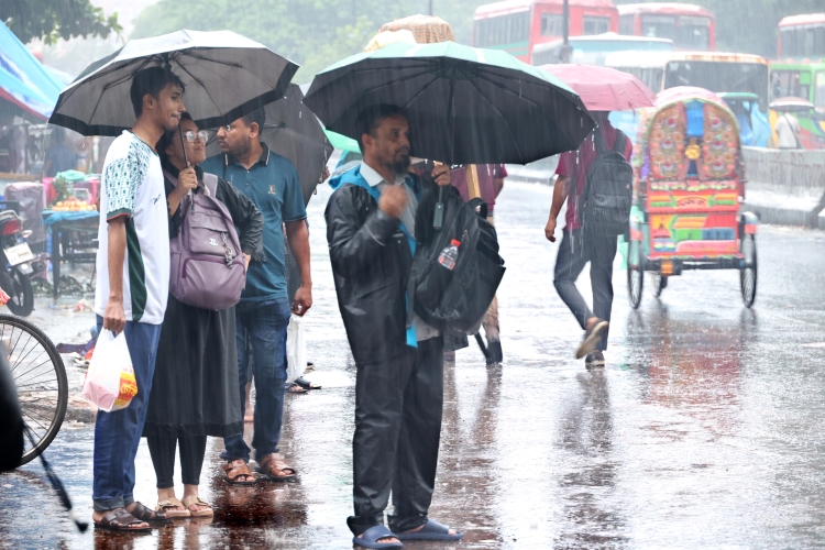 Deep depression crosses Bangladesh coastlines, tidal surge in 14 coastal districts 