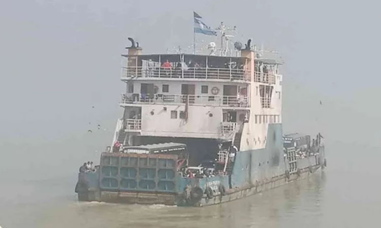 Ferry movement suspended at Paturia-Daulatdia route for gusty wind