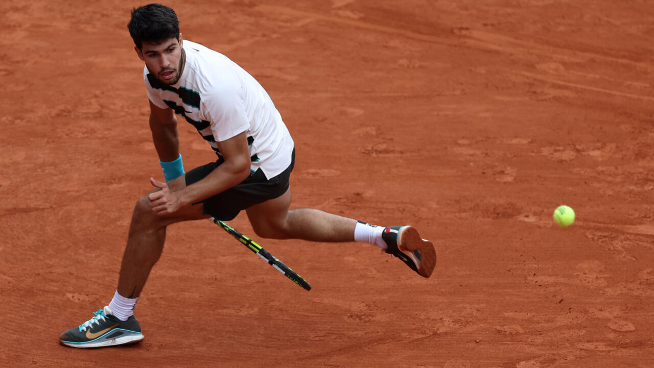 Reigning champions Alcaraz, Swiatek eyeing French Open second week