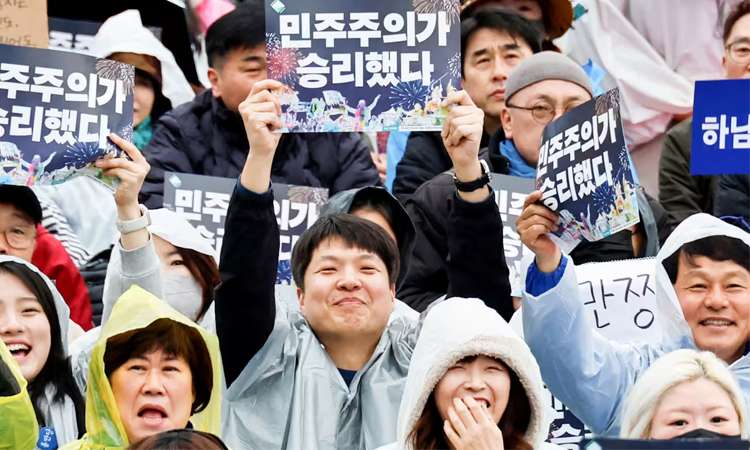 South Koreans to rally for presidential hopefuls before vote