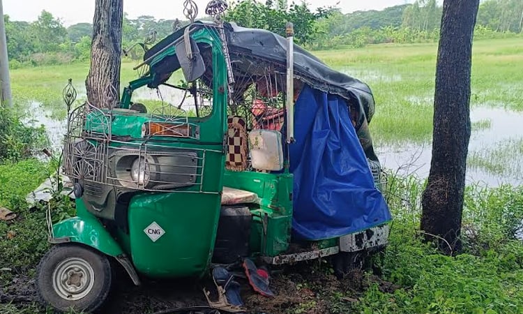 Two killed as microbus, auto-rickshaw collide in Ctg