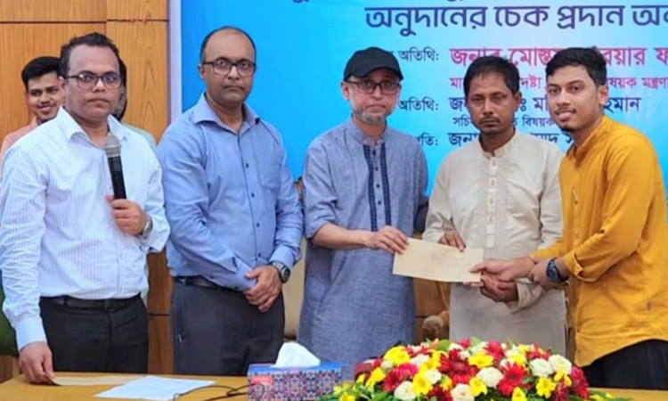 Farooki distributes cheques among July uprising injured in Pekua