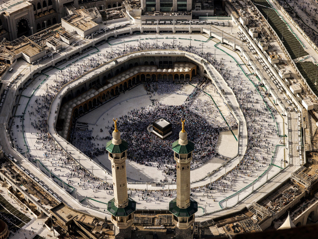 Hajj pilgrims gather in Makkah under scorching desert sun