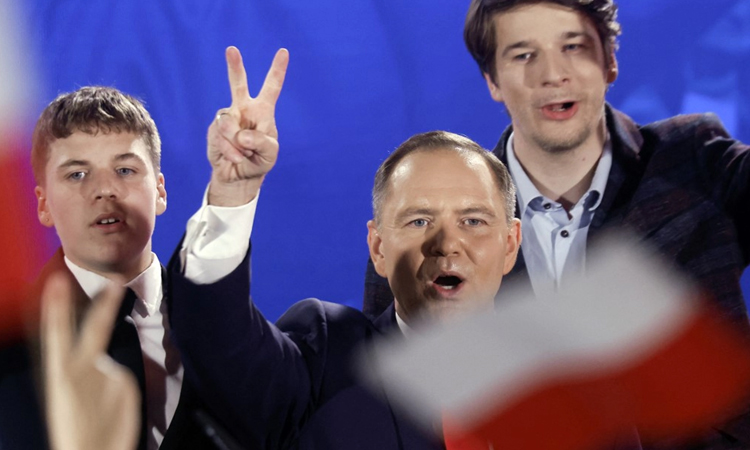 Polish PM calls confidence vote after nationalist wins presidency