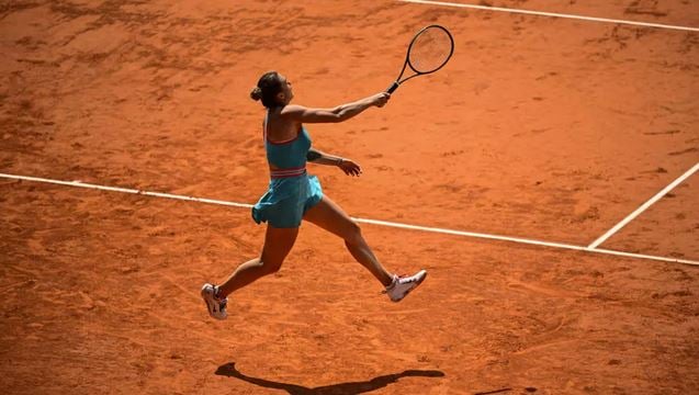 Top seed Sabalenka battles past Zheng to reach French Open semis