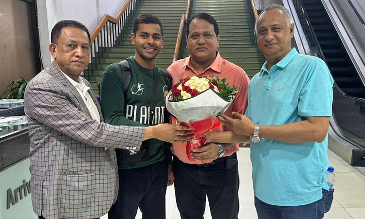 Shamit Shome in capital arrives to make Bangladesh debut 