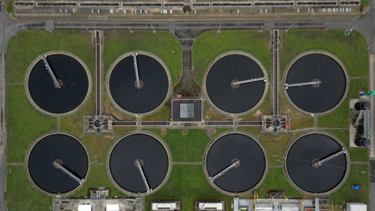 Executive bonuses banned at six UK water companies over pollution