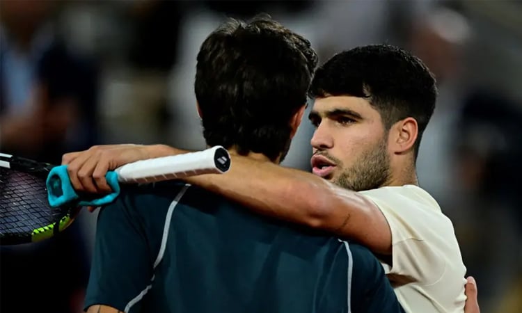 Alcaraz reaches French Open final, Sinner to face Djokovic