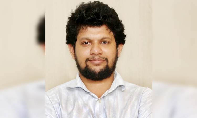 Info Adviser offers Eid prayers at Hair Road’s mosque
