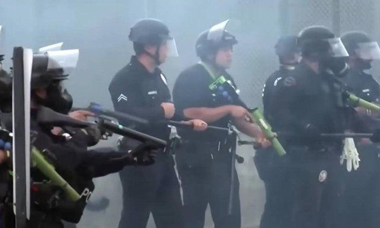 US agents, protesters clash again in Los Angeles over immigration raids