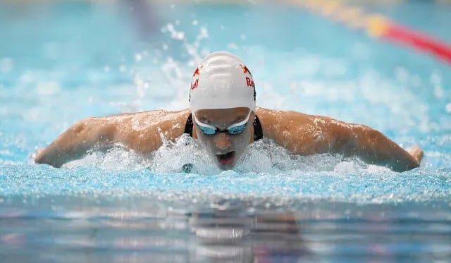Canada's McIntosh breaks 400m medley world record