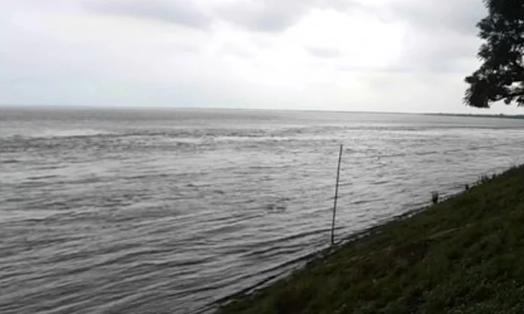 Water level in 19 rivers rises, 93 falls: FFWC