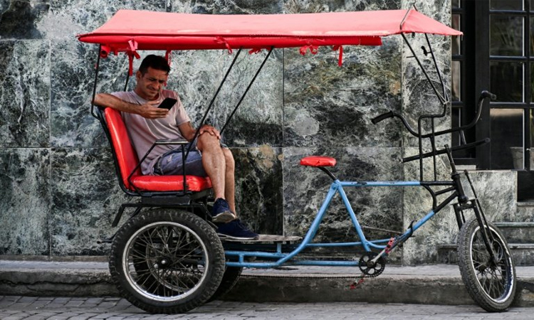 Betraying the revolution: Cuban students reject dollarization