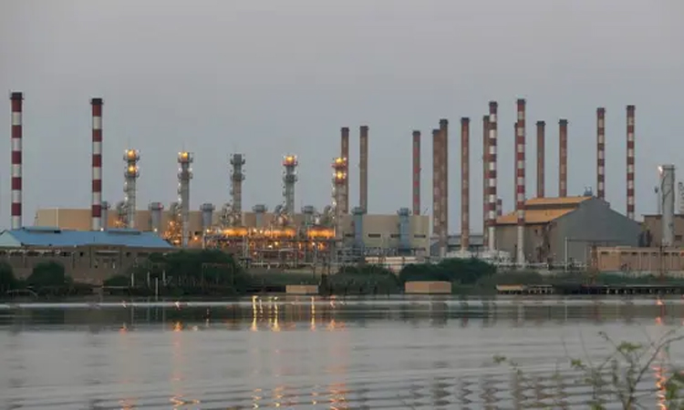  Iran says 'no damage' to oil refineries, depots in Israel attack