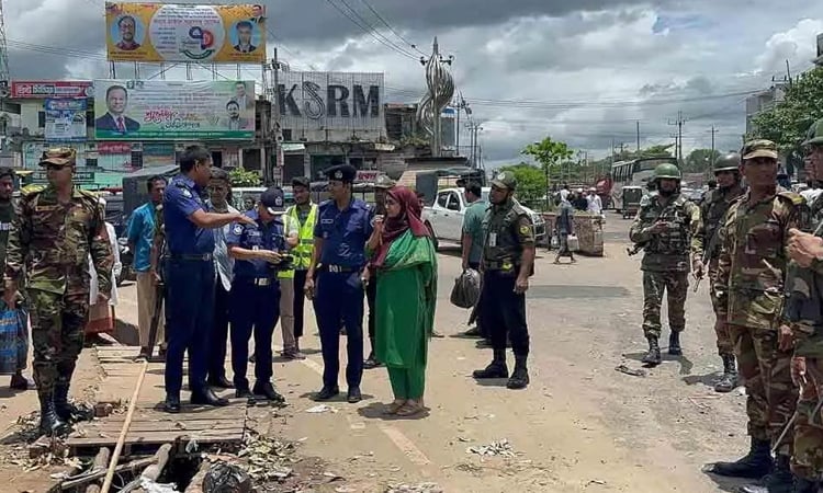 Joint forces evict over 100 illegal structures in Ctg