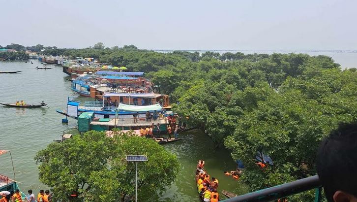 Tourists flocking to Tanguar Haor in Sunamganj