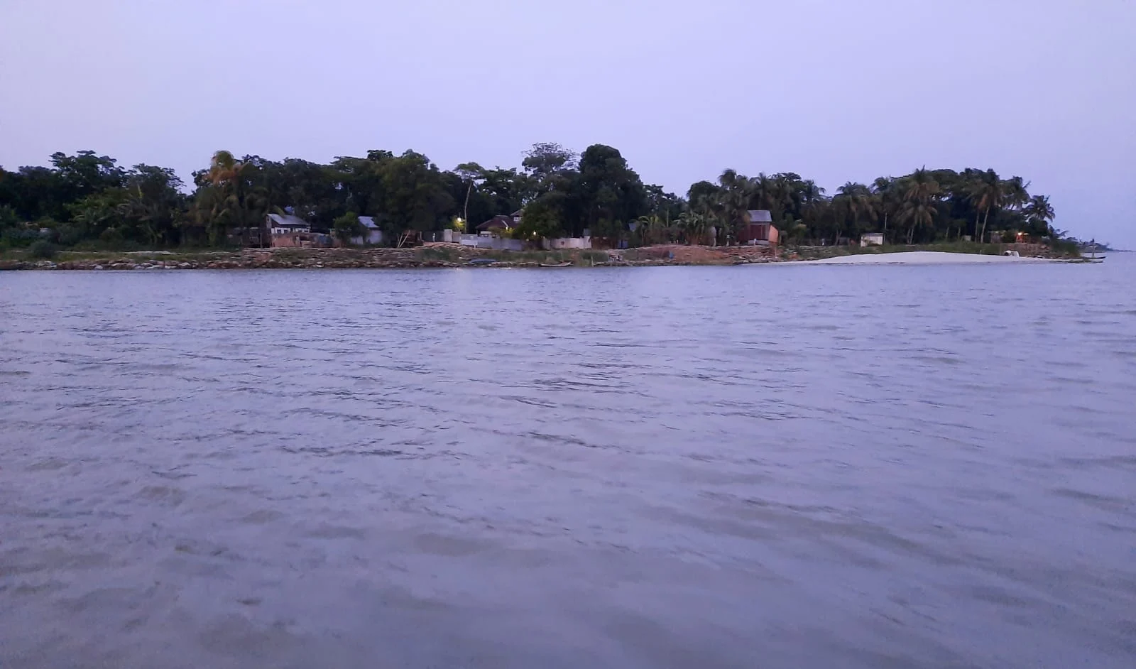 Water level in 30 rivers rises, 86 falls: FFWC