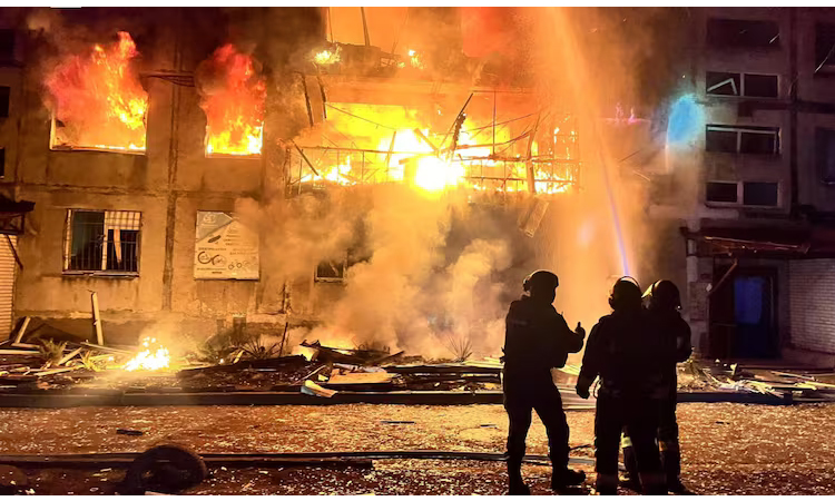 Russian strikes kill 14, wound dozens in Kyiv