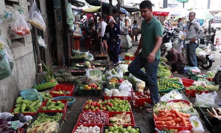 Cambodia bans Thai fruit, vegetables in border spat
