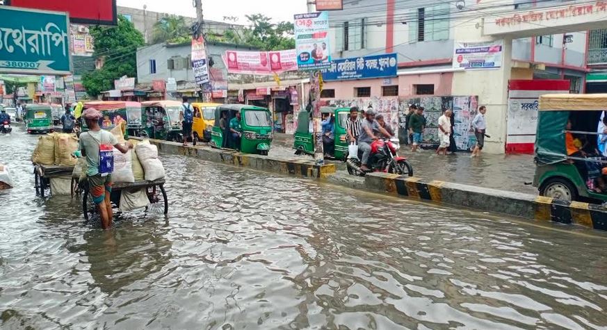 Heavy rain brings life in Khulna to standstill