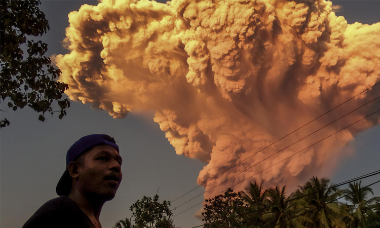 Bali flights cancelled after Indonesia volcano eruption
