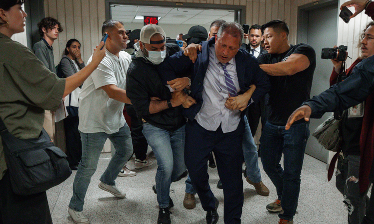 NY mayoral candidate held by immigration cops