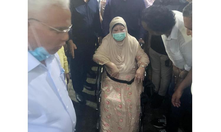 Khaleda Zia reaches Evercare Hospital for regular health check-up