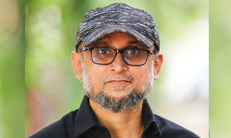 Farooki greets 'Sand City' artists ahead of its premiere