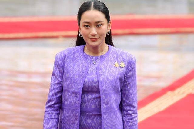 Thai PM faces growing calls to quit in Cambodia phone row
