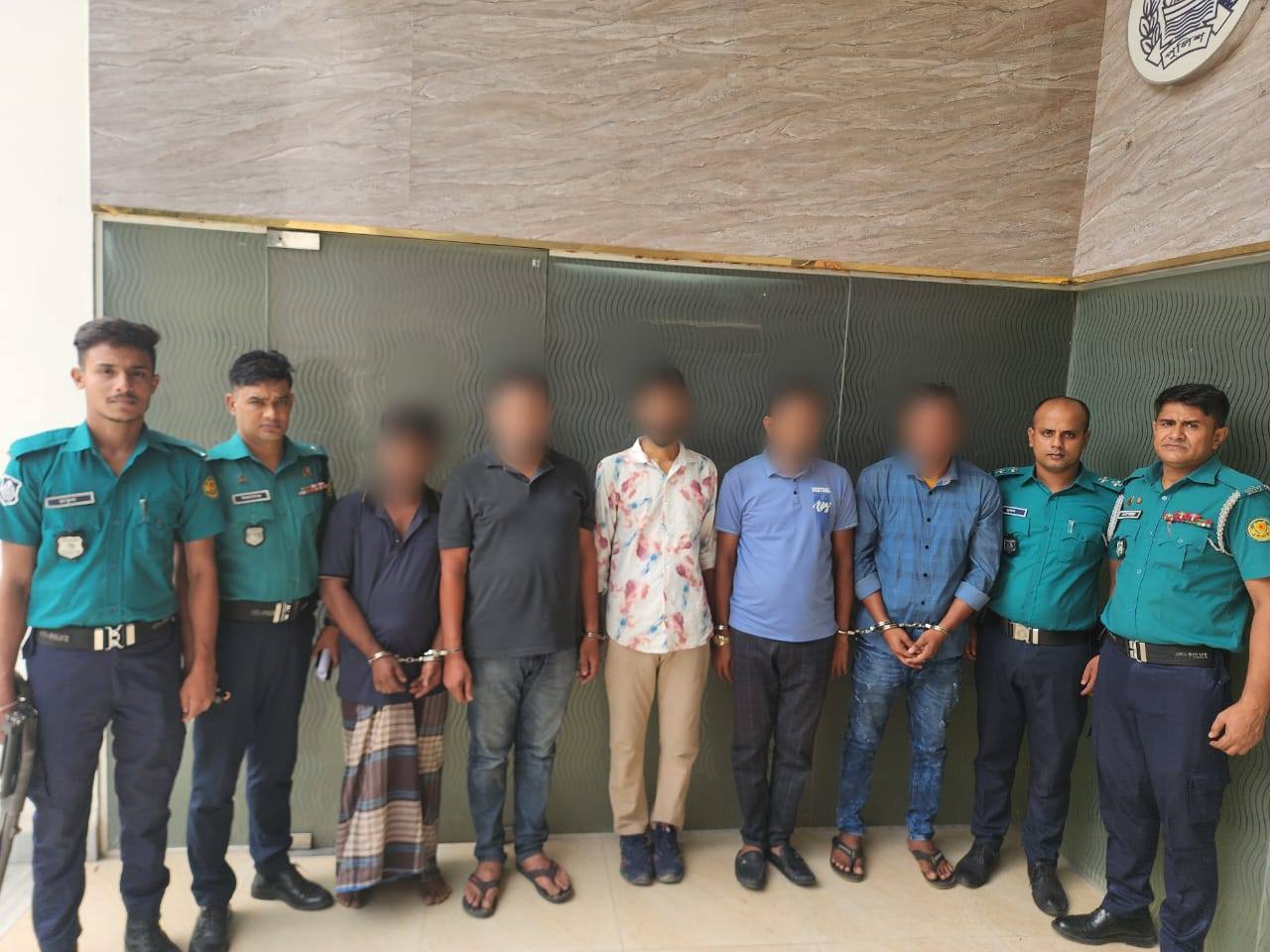 5 held over Tk 1.08cr heist in disguise of RAB