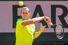 Zverev battles in Halle, faces Medvedev in semis 