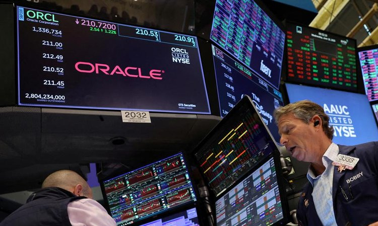US stocks end week mostly lower
