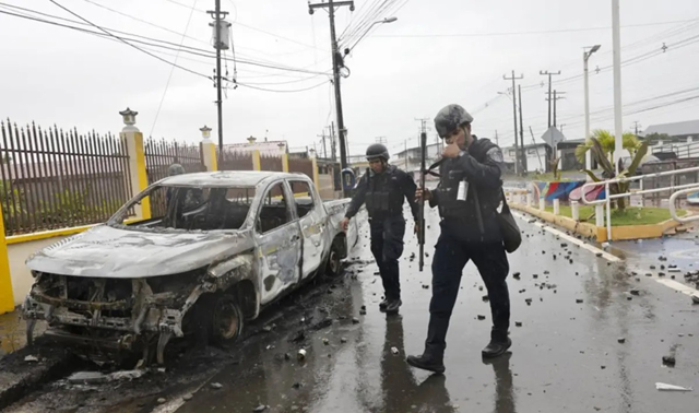 Panama cuts internet, cell phones in restive province