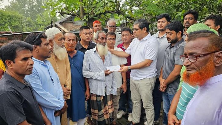 Tarique Rahman provides assistance to Shibganj fire victim
