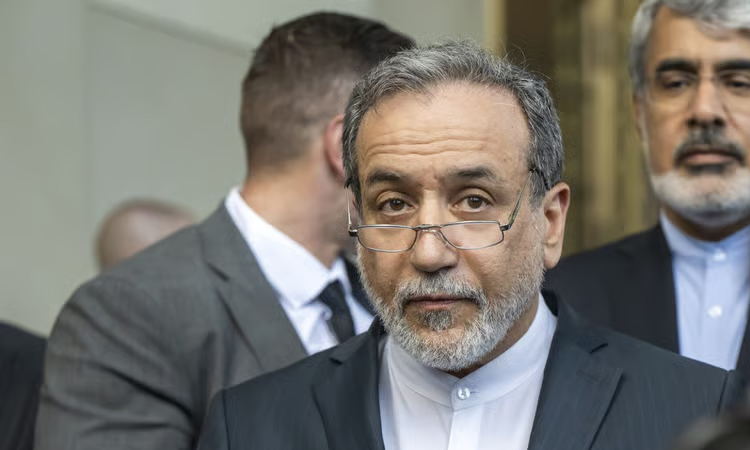 Iran foreign minister to meet key ally Putin