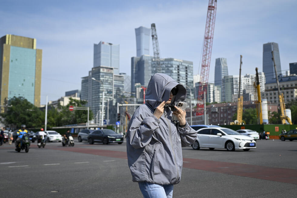 Beijing issues weather warning for hottest days of year