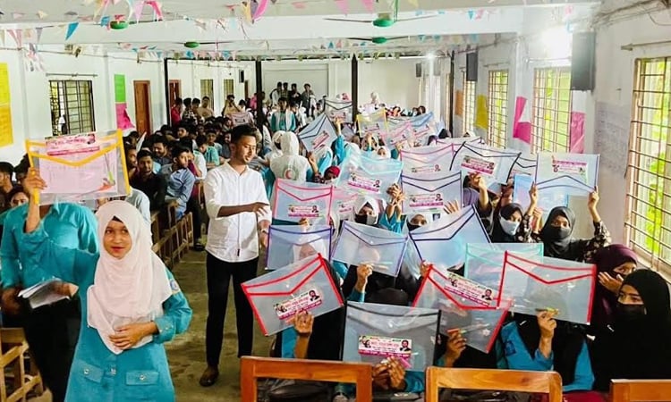 Chhatra Dal distributes educational materials to Noakhali HSC examinees