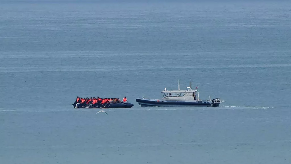 Tiny Greek island appeals for help after migrant increase