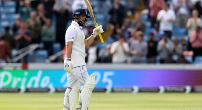 Krishna, Thakur give India hope after Duckett ton leads England charge