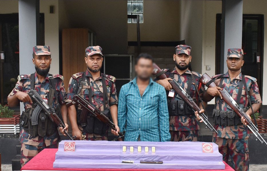 One held with gold bars worth Tk 87 lakh in Jashore