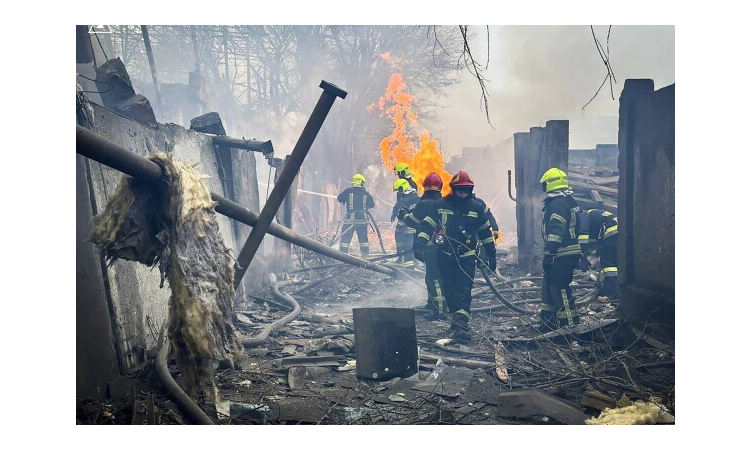 Russian strikes kill one in southern Ukraine