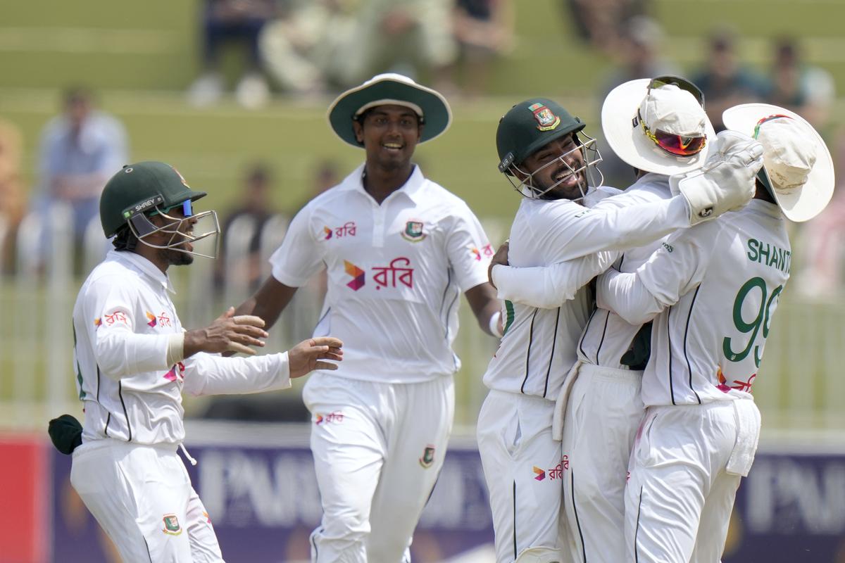 Sri Lanka reach 401-6 at lunch, extend lead to 154